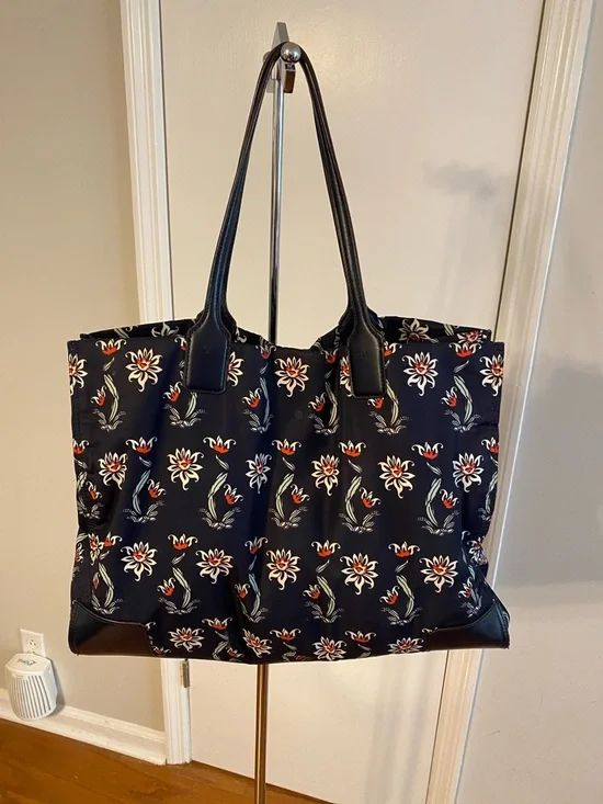 Ella Large Printed Tote - Picture 6 of 14